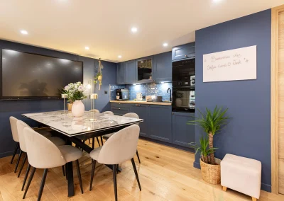 Salle horizon avec écran pour coworking
